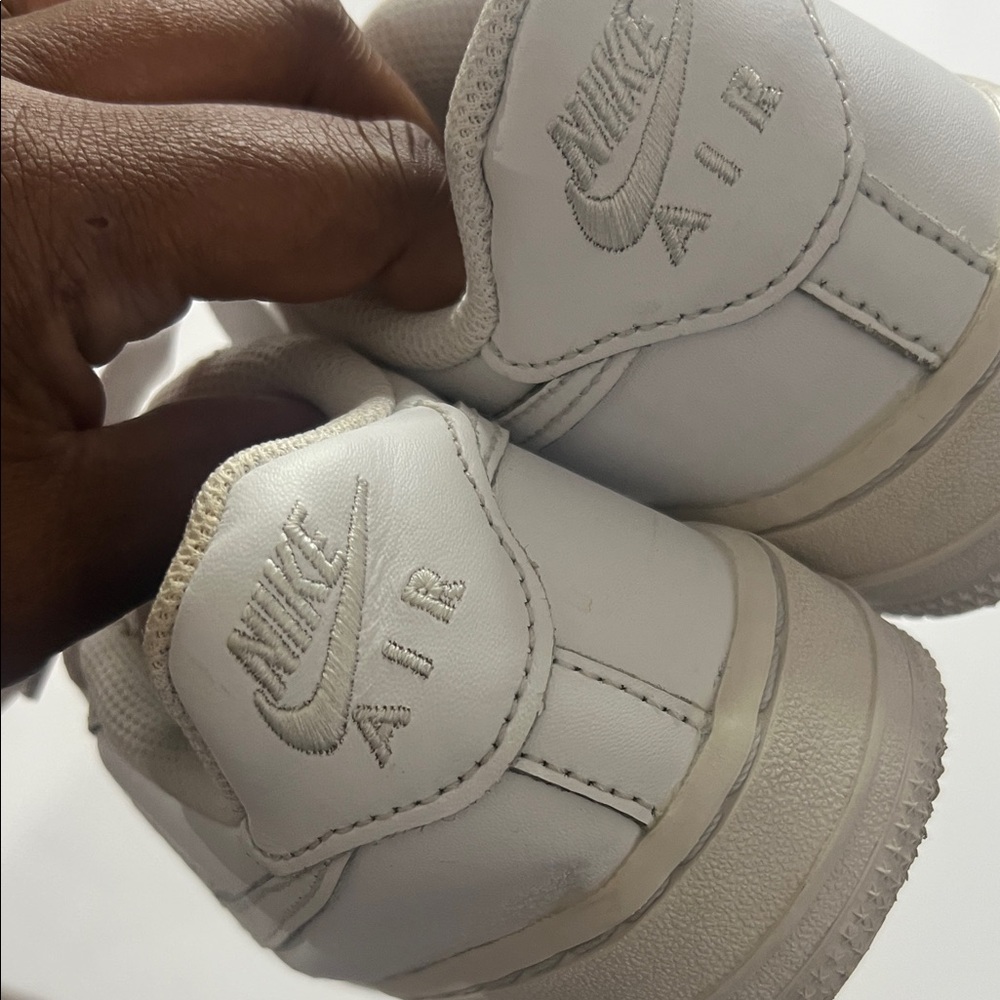 Nike Air Force 1’s Youth - Picture 2 of 7